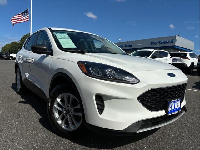 Photo of 2022 Star White Ford Escape