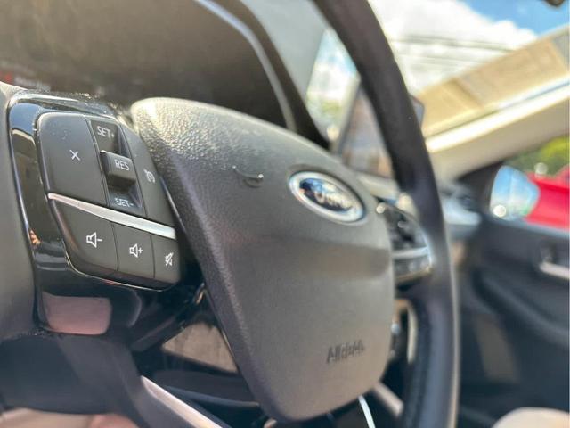 Photo of 2022 Star White Ford Escape