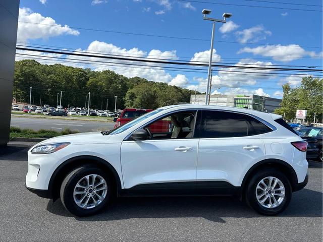 Photo of 2022 Star White Ford Escape