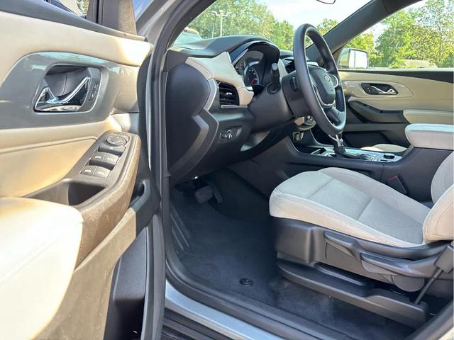 Photo of 2023 Sterling Gray Metallic Chevrolet Traverse