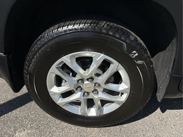 Photo of 2023 Sterling Gray Metallic Chevrolet Traverse