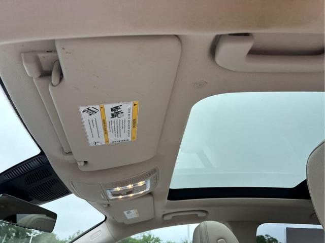 Photo of 2021 Polar White Mercedes-Benz GLE 350
