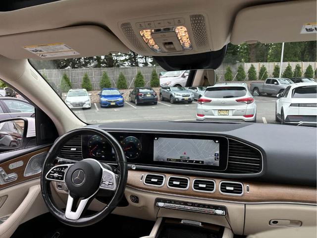 Photo of 2021 Polar White Mercedes-Benz GLE 350