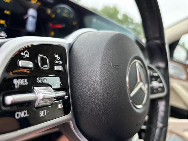 Photo of 2021 Polar White Mercedes-Benz GLE 350