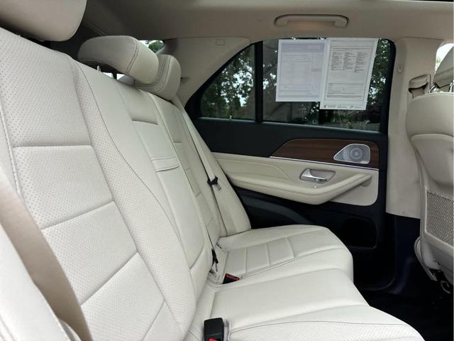 Photo of 2021 Polar White Mercedes-Benz GLE 350