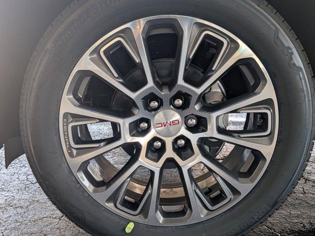 Photo of 2025 White Frost Tri-Coat GMC Yukon XL