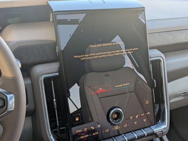 Photo of 2025 White Frost Tri-Coat GMC Yukon XL