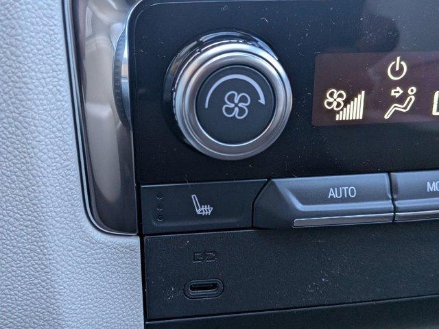 Photo of 2025 White Frost Tri-Coat GMC Yukon XL