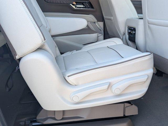 Photo of 2025 White Frost Tri-Coat GMC Yukon XL