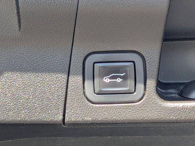 Photo of 2022 Summit White GMC Acadia
