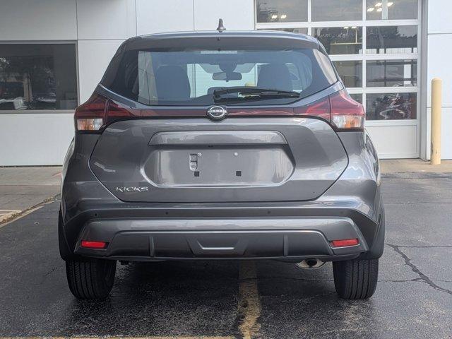 Photo of 2024 Gun Metallic Nissan Kicks
