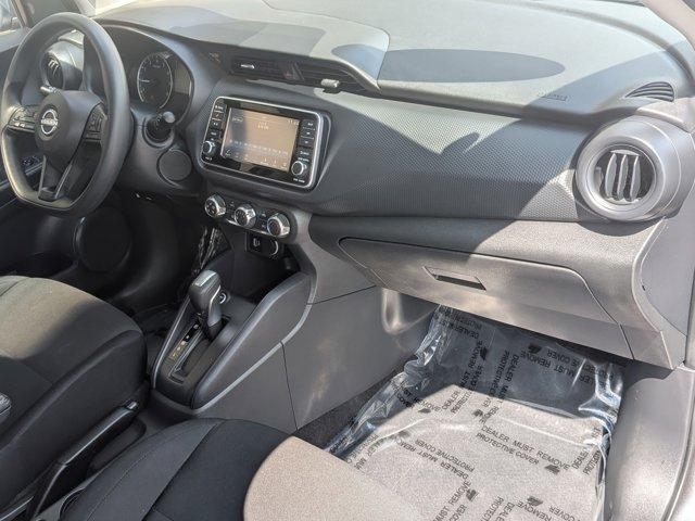 Photo of 2024 Gun Metallic Nissan Kicks