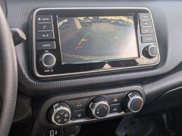 Photo of 2024 Gun Metallic Nissan Kicks