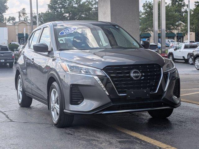 Photo of 2024 Gun Metallic Nissan Kicks