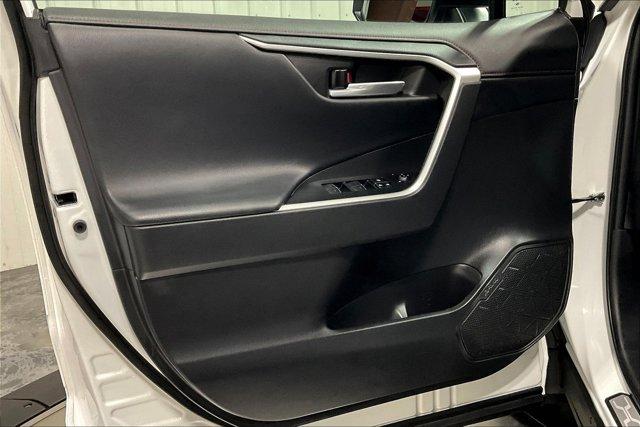 Photo of 2023 Ice Cap Toyota RAV4