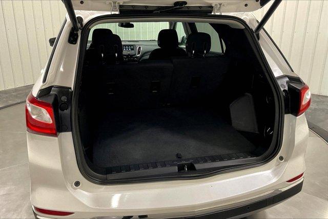 Photo of 2019 Iridescent Pearl Tricoat Chevrolet Equinox