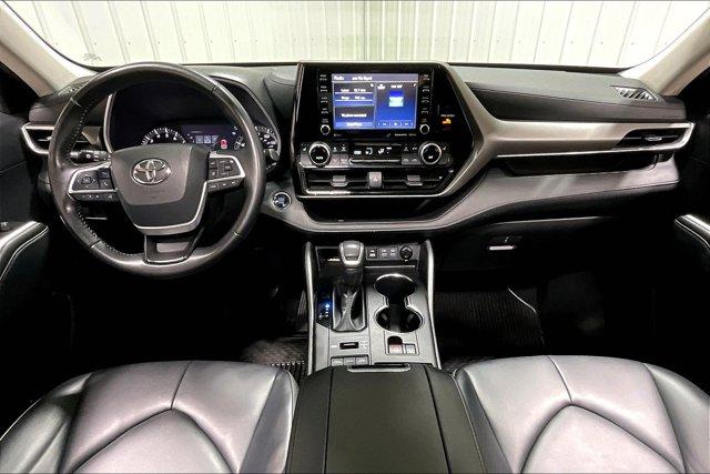 Photo of 2022 Midnight Black Toyota Highlander