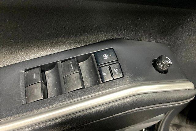 Photo of 2022 Midnight Black Toyota Highlander