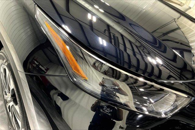 Photo of 2022 Midnight Black Toyota Highlander