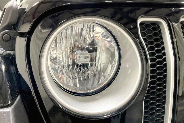 Photo of 2022 Black Clearcoat Jeep Wrangler
