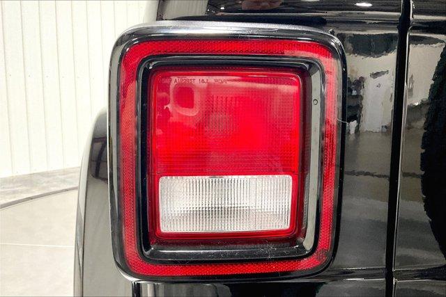 Photo of 2022 Black Clearcoat Jeep Wrangler