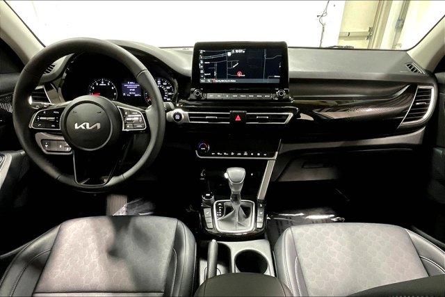 Photo of 2023 Steel Gray Kia Seltos