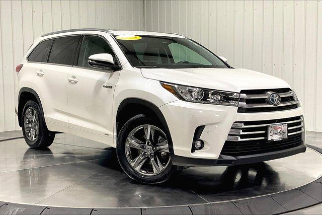 Photo of 2019 Blizzard Pearl Toyota Highlander Hybrid