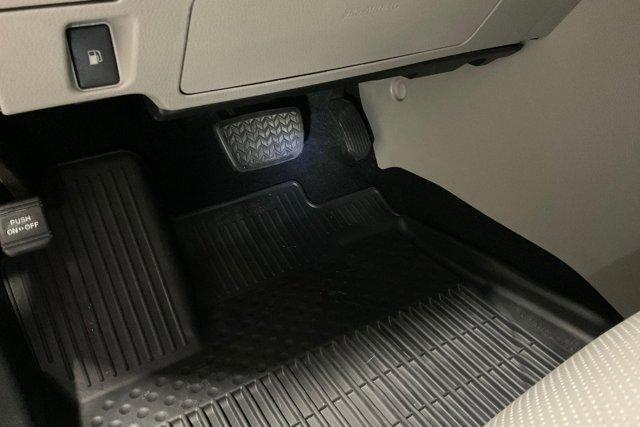 Photo of 2019 Blizzard Pearl Toyota Highlander Hybrid