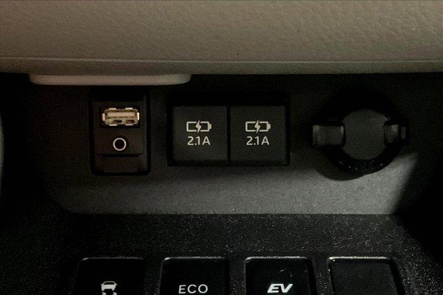 Photo of 2019 Blizzard Pearl Toyota Highlander Hybrid