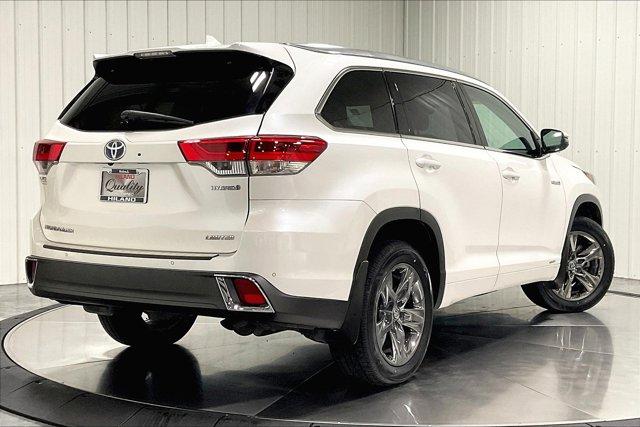 Photo of 2019 Blizzard Pearl Toyota Highlander Hybrid