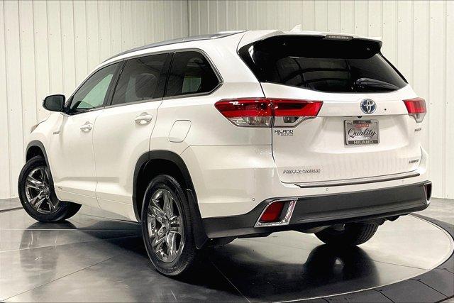 Photo of 2019 Blizzard Pearl Toyota Highlander Hybrid