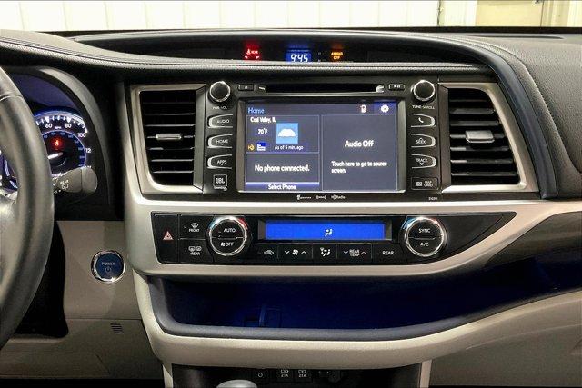 Photo of 2019 Blizzard Pearl Toyota Highlander Hybrid