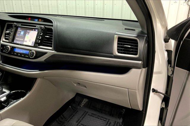 Photo of 2019 Blizzard Pearl Toyota Highlander