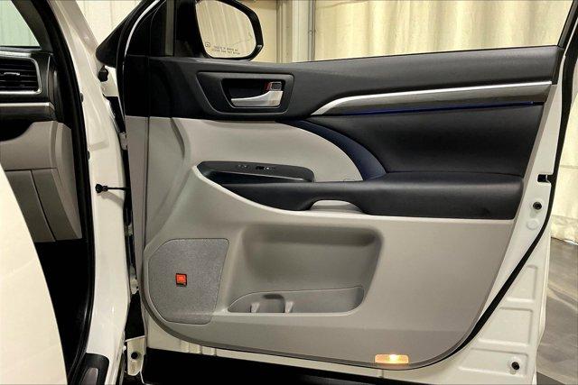 Photo of 2019 Blizzard Pearl Toyota Highlander