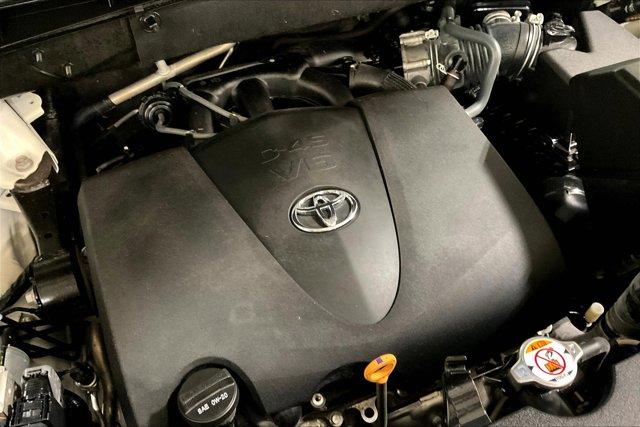 Photo of 2019 Blizzard Pearl Toyota Highlander
