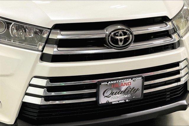 Photo of 2019 Blizzard Pearl Toyota Highlander