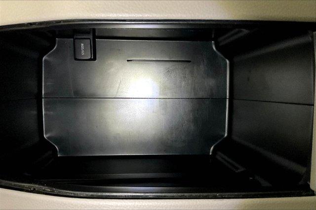 Photo of 2019 Blizzard Pearl Toyota Highlander