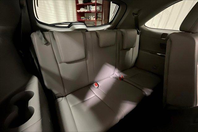 Photo of 2019 Blizzard Pearl Toyota Highlander