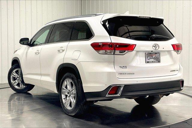 Photo of 2019 Blizzard Pearl Toyota Highlander