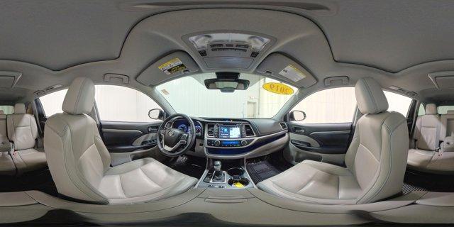 Photo of 2019 Blizzard Pearl Toyota Highlander
