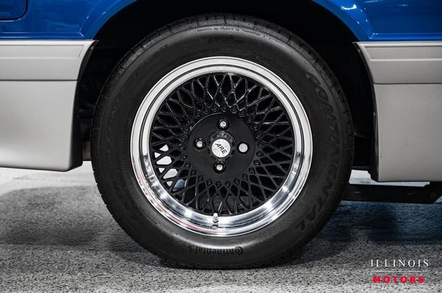 Photo of 1990 Ultra Blue Metallic Ford Mustang