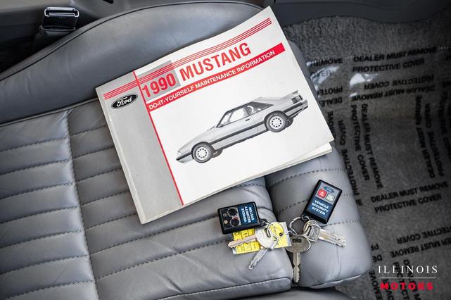 Photo of 1990 Ultra Blue Metallic Ford Mustang