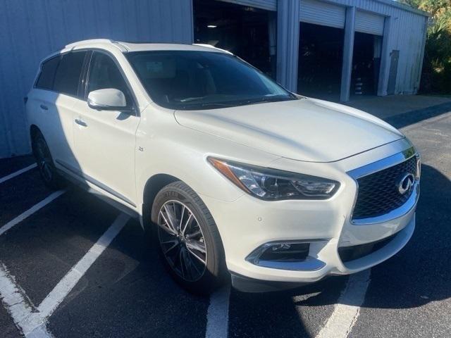 Photo of 2017 Majestic White INFINITI QX60