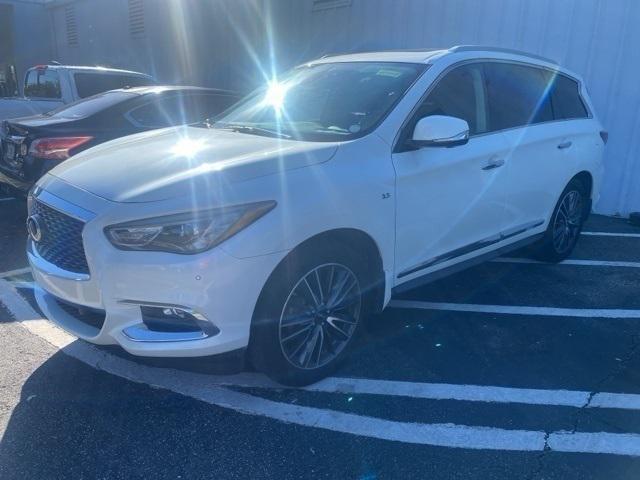 Photo of 2017 Majestic White INFINITI QX60