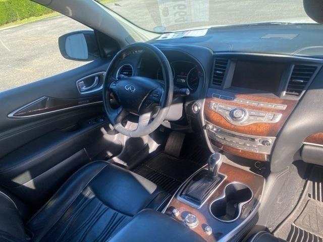 Photo of 2017 Majestic White INFINITI QX60