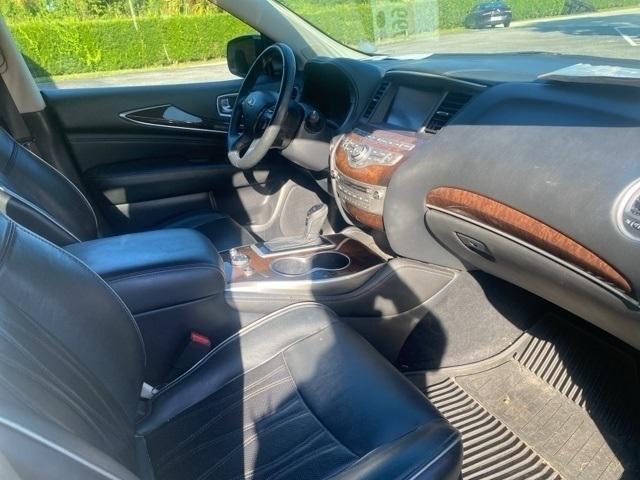 Photo of 2017 Majestic White INFINITI QX60