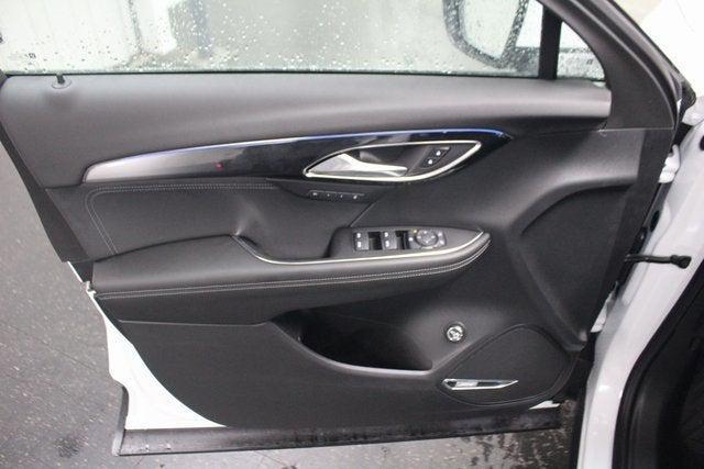 Photo of 2025 White Frost Tricoat Buick Envision