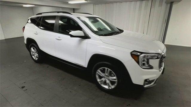 Photo of 2022 Summit White GMC Terrain