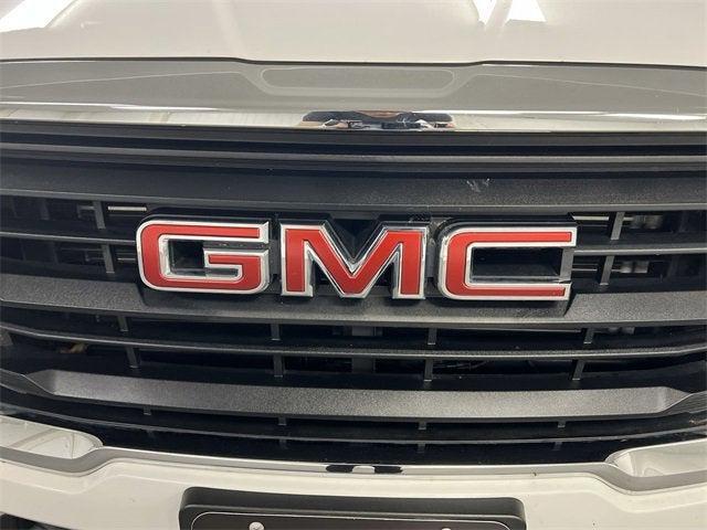 Photo of 2022 Summit White GMC Terrain