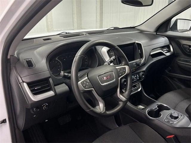 Photo of 2022 Summit White GMC Terrain